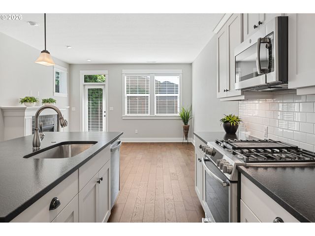 7456 N STOCKTON Ave, Portland, OR 97203