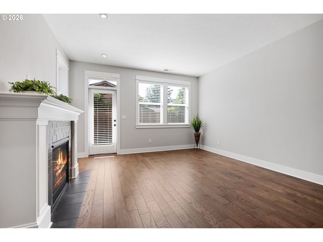 7456 N STOCKTON Ave, Portland, OR 97203
