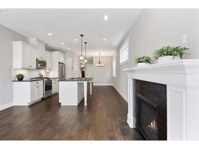7456 N STOCKTON Ave, Portland, OR 97203