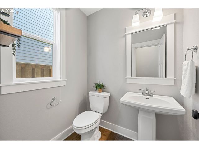 7456 N STOCKTON Ave, Portland, OR 97203