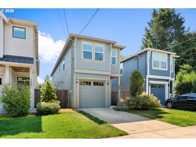 7456 N STOCKTON Ave, Portland, OR 97203
