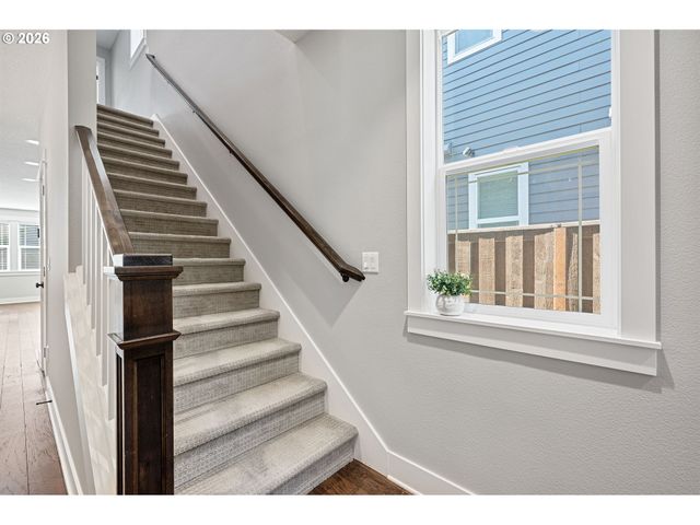 7456 N STOCKTON Ave, Portland, OR 97203