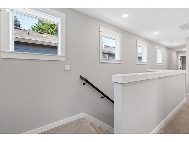7456 N STOCKTON Ave, Portland, OR 97203