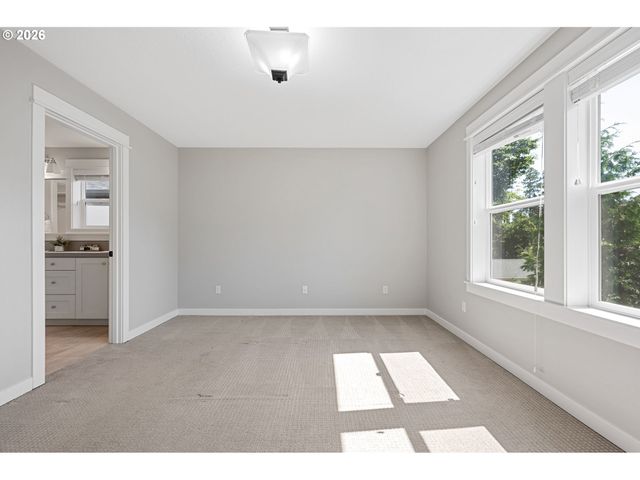 7456 N STOCKTON Ave, Portland, OR 97203