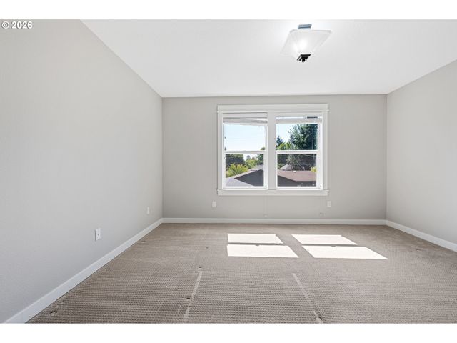 7456 N STOCKTON Ave, Portland, OR 97203