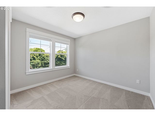 7456 N STOCKTON Ave, Portland, OR 97203