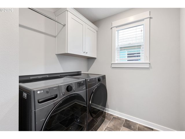 7456 N STOCKTON Ave, Portland, OR 97203