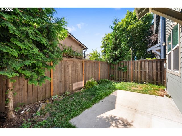 7456 N STOCKTON Ave, Portland, OR 97203