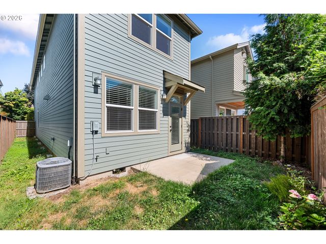 7456 N STOCKTON Ave, Portland, OR 97203