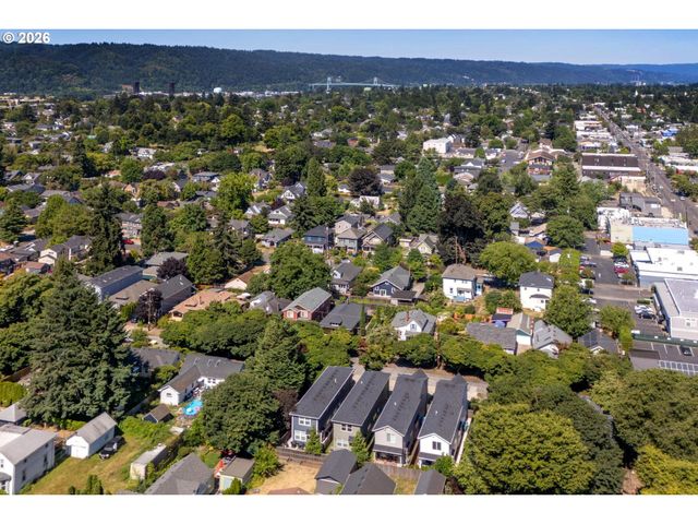 7456 N STOCKTON Ave, Portland, OR 97203