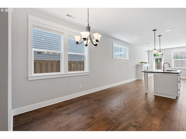 7456 N STOCKTON Ave, Portland, OR 97203
