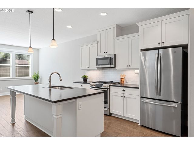 7456 N STOCKTON Ave, Portland, OR 97203