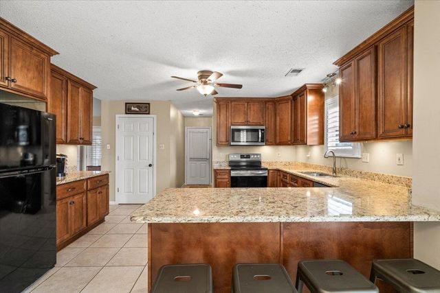 6736 FORREST CIR, Bartlett, TN 38135