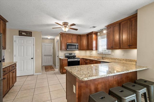 6736 FORREST CIR, Bartlett, TN 38135