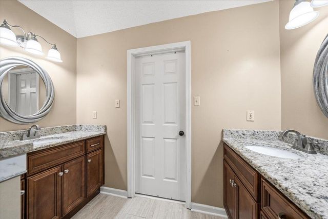 6736 FORREST CIR, Bartlett, TN 38135