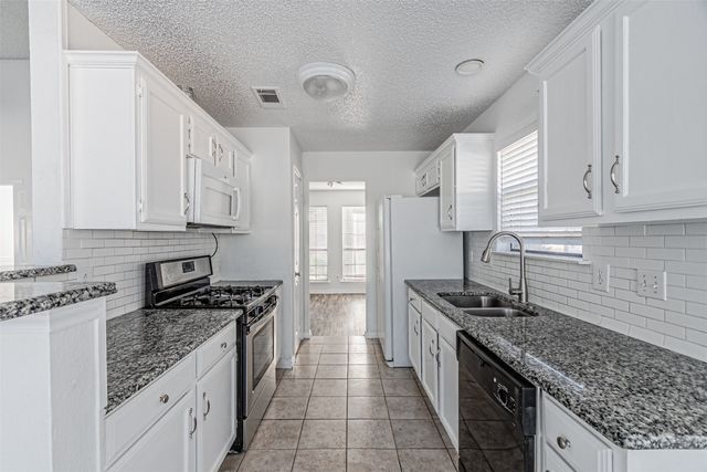 2606 Hollow Bend, Mesquite, TX 75150