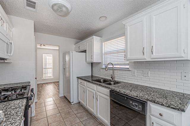 2606 Hollow Bend, Mesquite, TX 75150