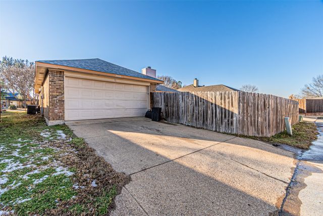2606 Hollow Bend, Mesquite, TX 75150