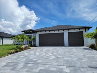 1124 SW 4th LN, Cape Coral, FL 33991