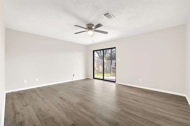 346 Lost Rock Drive, Houston, TX 77598