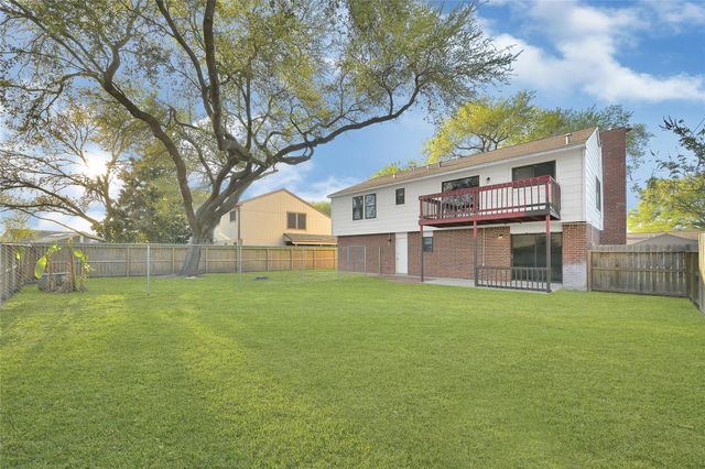 346 Lost Rock Drive, Houston, TX 77598