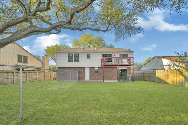 346 Lost Rock Drive, Houston, TX 77598