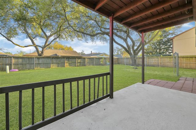 346 Lost Rock Drive, Houston, TX 77598