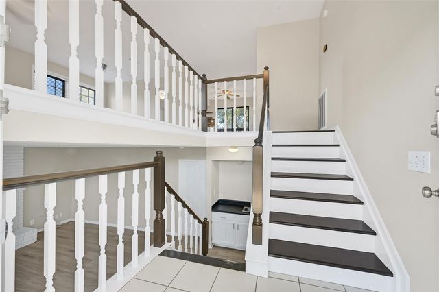 346 Lost Rock Drive, Houston, TX 77598