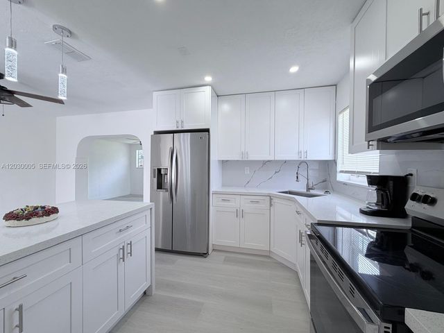 3222 NW 182nd St, Miami Gardens, FL 33056