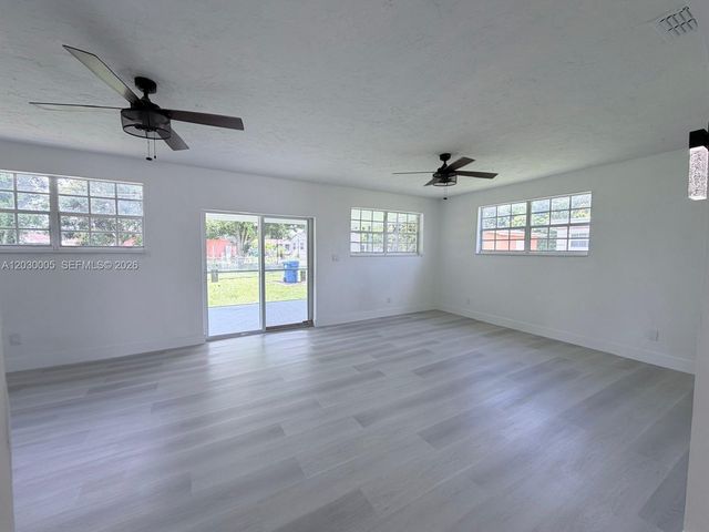 3222 NW 182nd St, Miami Gardens, FL 33056