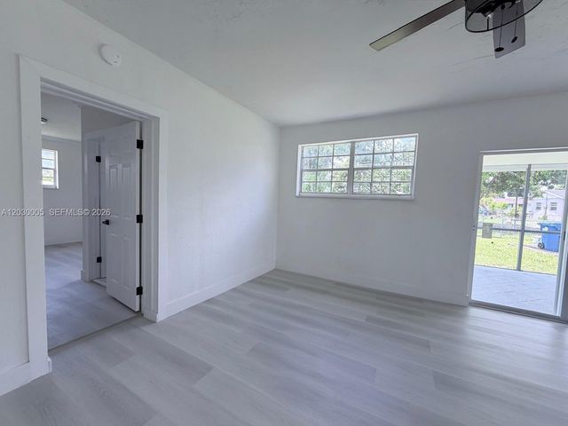 3222 NW 182nd St, Miami Gardens, FL 33056