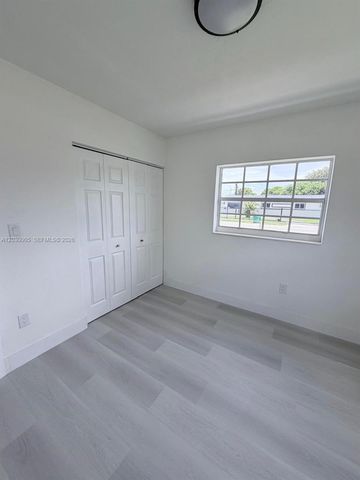 3222 NW 182nd St, Miami Gardens, FL 33056