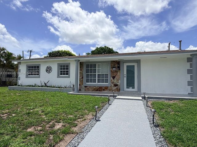 3222 NW 182nd St, Miami Gardens, FL 33056