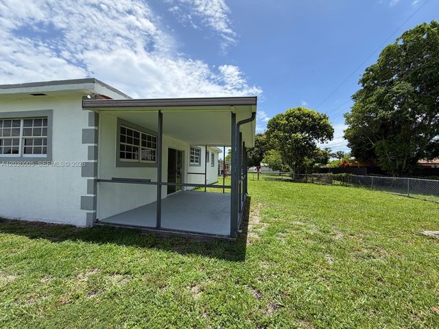 3222 NW 182nd St, Miami Gardens, FL 33056