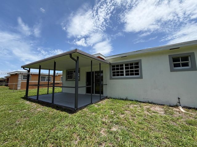 3222 NW 182nd St, Miami Gardens, FL 33056