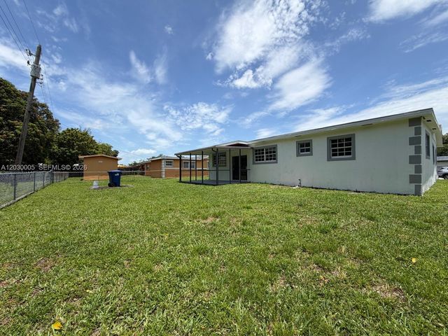3222 NW 182nd St, Miami Gardens, FL 33056
