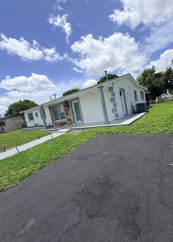 3222 NW 182nd St, Miami Gardens, FL 33056