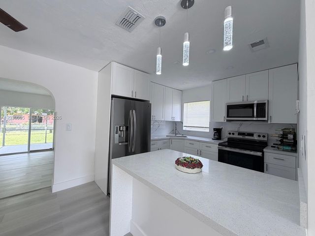 3222 NW 182nd St, Miami Gardens, FL 33056