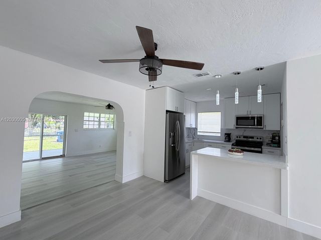 3222 NW 182nd St, Miami Gardens, FL 33056