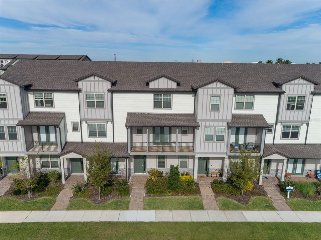 Image 4 of property listing at 7724 SWEET STAR AVENUE, Orlando, FL 32836