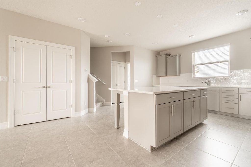 Image 10 of property listing at 7724 SWEET STAR AVENUE, Orlando, FL 32836