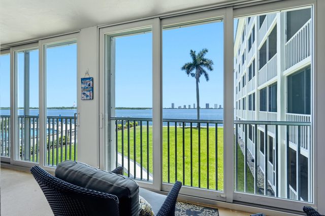 100 Paradise Harbour Boulevard 203, North Palm Beach, FL 33408