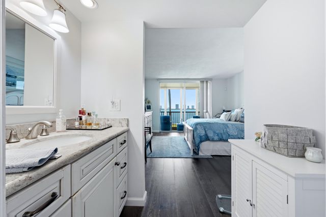 100 Paradise Harbour Boulevard 203, North Palm Beach, FL 33408
