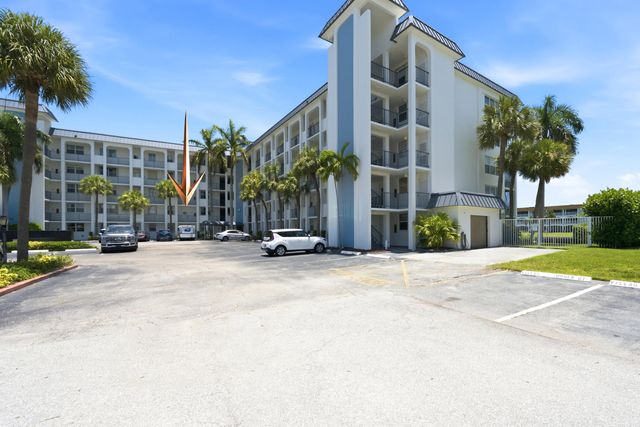 100 Paradise Harbour Boulevard 203, North Palm Beach, FL 33408