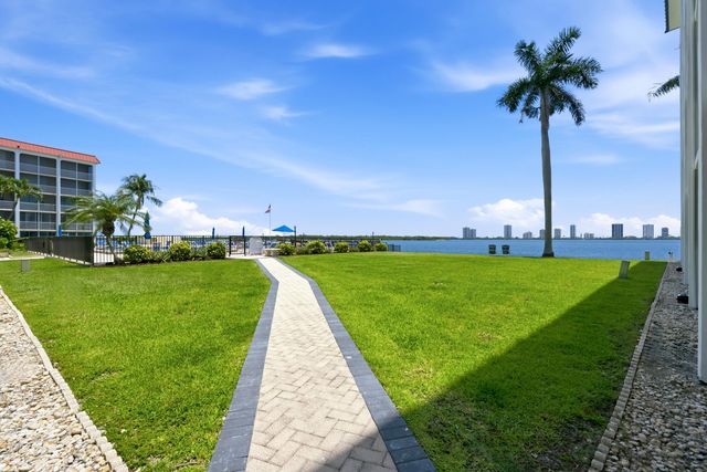 100 Paradise Harbour Boulevard 203, North Palm Beach, FL 33408