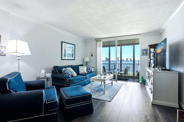 100 Paradise Harbour Boulevard 203, North Palm Beach, FL 33408