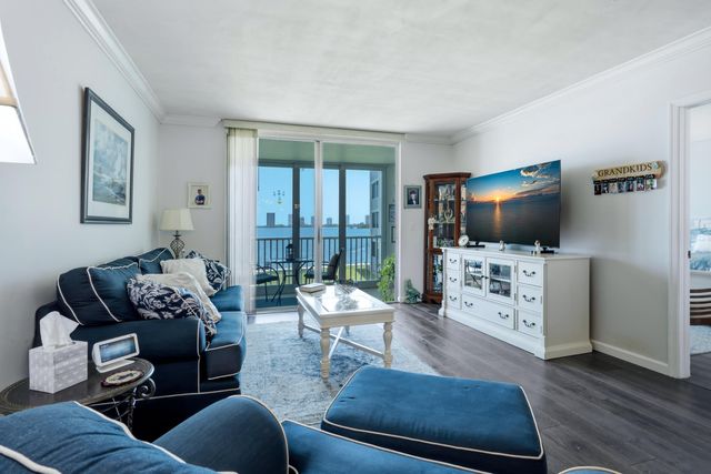 100 Paradise Harbour Boulevard 203, North Palm Beach, FL 33408