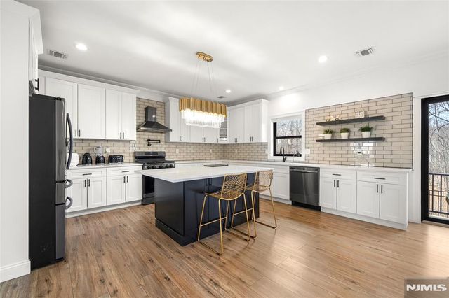 129 Rivervale Road, River Vale, NJ 07675