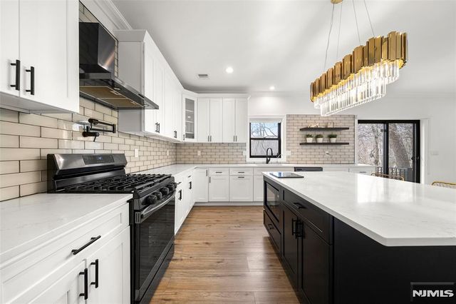 129 Rivervale Road, River Vale, NJ 07675