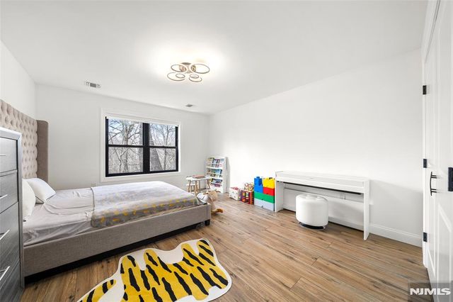 129 Rivervale Road, River Vale, NJ 07675